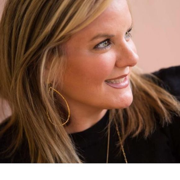 Meet your Posher, Kristen - Picture 1 of 1